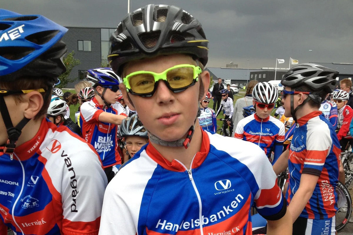 Our son smashed into the car and fell unconscious.